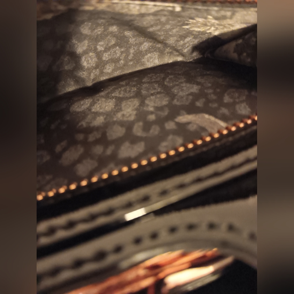 Preloved!! Ted baker patent leather wallet has flaws shown in photos - Picture 8 of 8